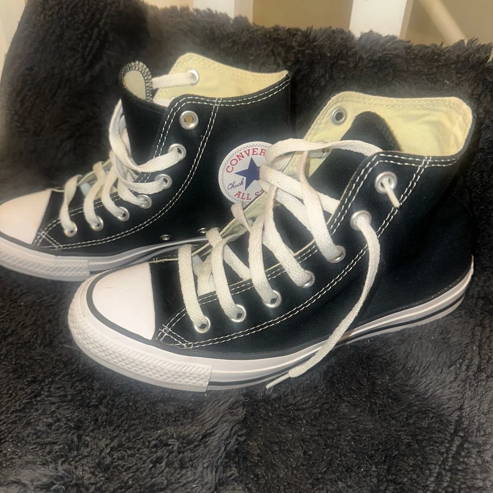 Converse Black and White High-Top Sneakers Unisex - Picture 3 of 8